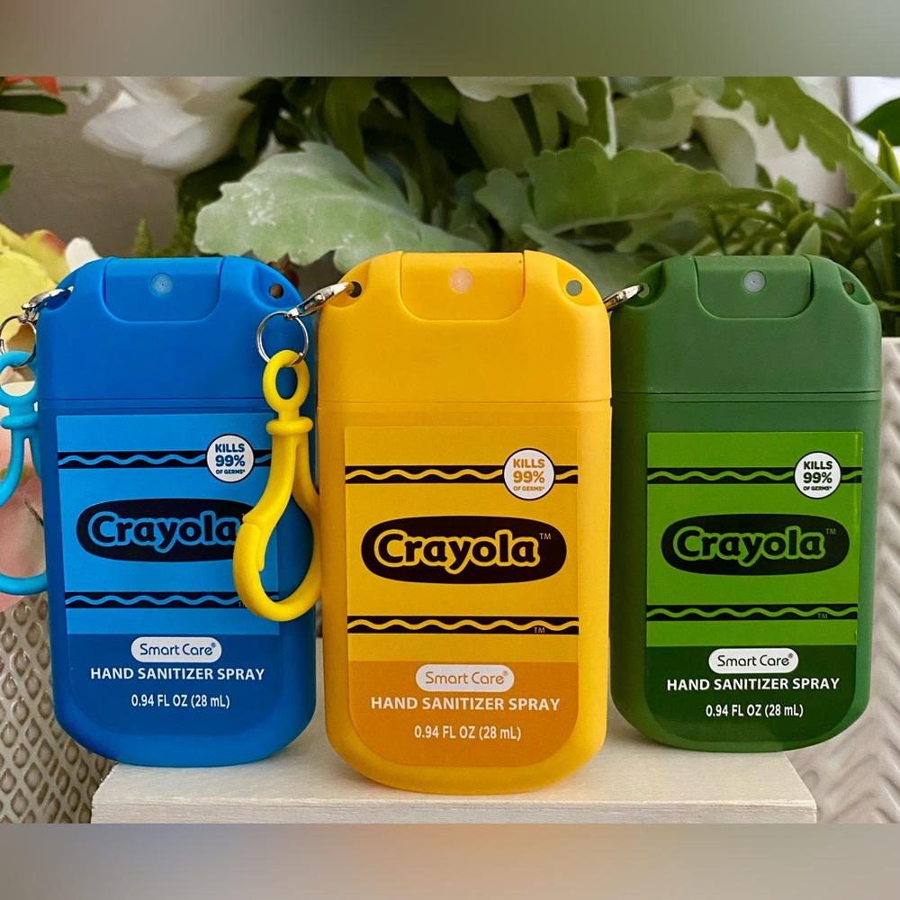 🆕🫧 VIRAL SMART CARE “CRAYOLA” HAND SANITIZER KEYCHAIN SET. BRAND NEW!